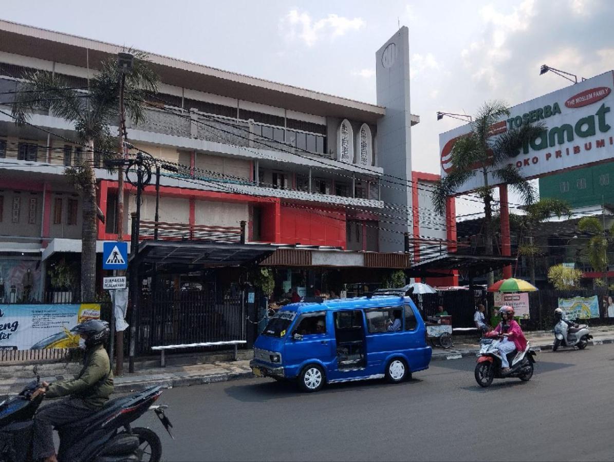 Hotel Syariah Selamat スカブミ エクステリア 写真