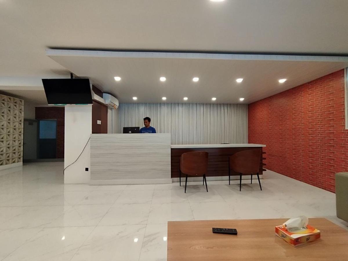 Hotel Syariah Selamat スカブミ エクステリア 写真