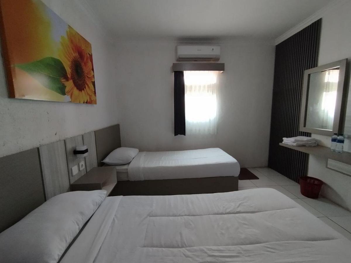 Hotel Syariah Selamat スカブミ エクステリア 写真